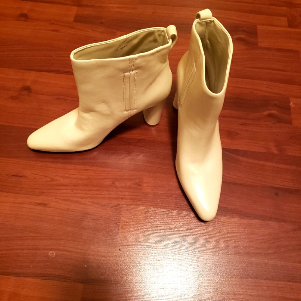 VINCE. Hillside High Moonlight White Leather Ankle Boot.